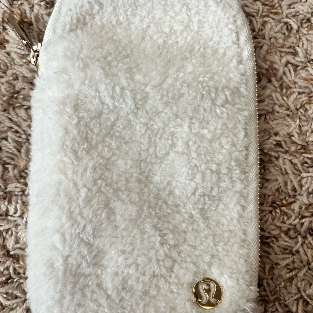 Lululemon Modular Phone Crossbody Bag Fleece Sherpa